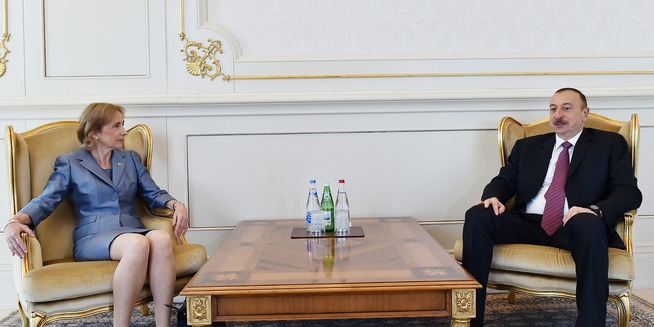 Ильхам Алиев встретился с новоназначенным послом Великобритании 